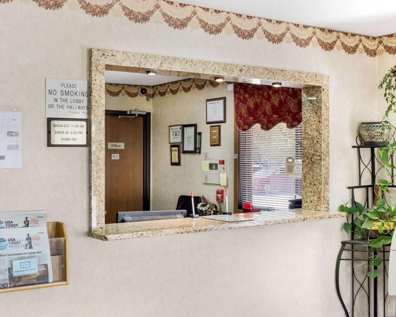 Econo Lodge Grand Forks Exteriér fotografie